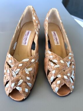 Mario Cerutti NWOT Heels Italian Tan & White Leather Woven shoes Size EU 35